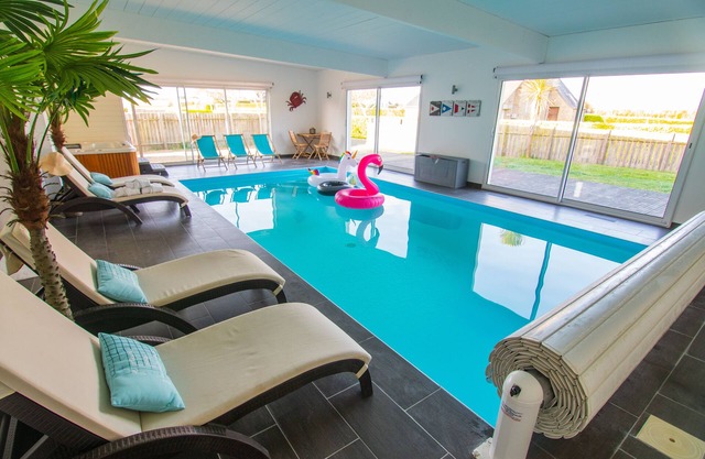 Villa de lujo: piscina cubierta privada y jacuzzi a 80 m del mar.