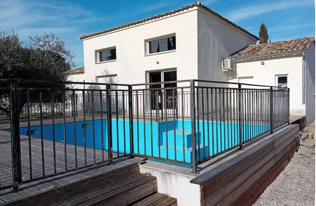 Villa 8 persons with swimming pool at the Pont du Gard