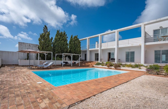 Villa 'Alto Da Lua' con vistas al mar, piscina compartida y acceso Wi-Fi