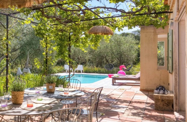 Sur de Francia JUNAS VILLA CON PISCINA - GRAND Garden Oaks y olivos