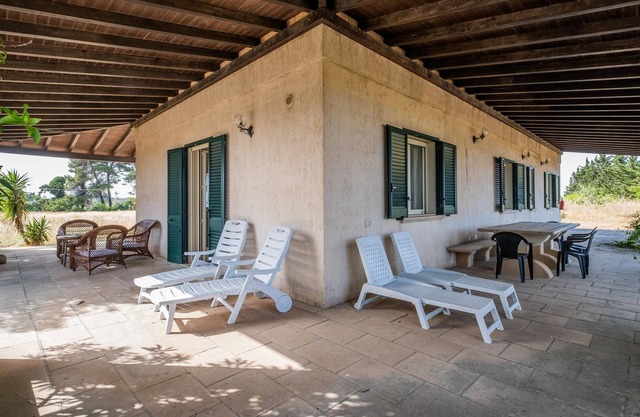 Villa Anna con vistas al mar, terraza y jardín