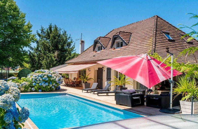 Villa 'Au Coeur Des Pins' con piscina privada, jardín privado y Wi-Fi