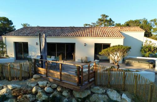 Villa avec Spa niché dans la forêt à deux pas des plages