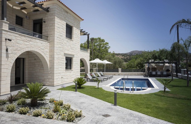 Villa Azalea I Luxury, private pool, 300m to sea