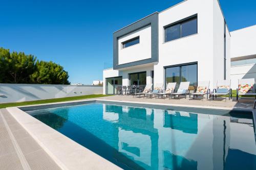 Villa Beach and Friends with ocean view