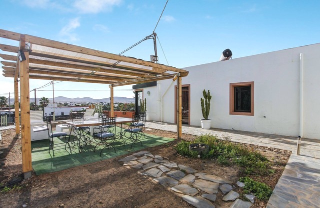 Villa "Bioenergika Luna" con Wi-Fi de fibra óptica, terraza, vistas a la montaña y jardín