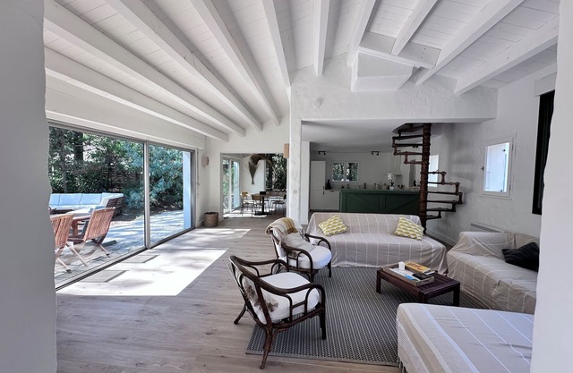 Villa bord de mer dans Parc Privé avec accès Plages, tennis, jeux, piscine.