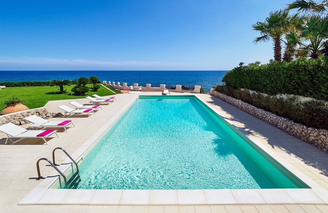 Villa con piscina privada en Fontane Bianche, Sicilia, Italia para 12 personas