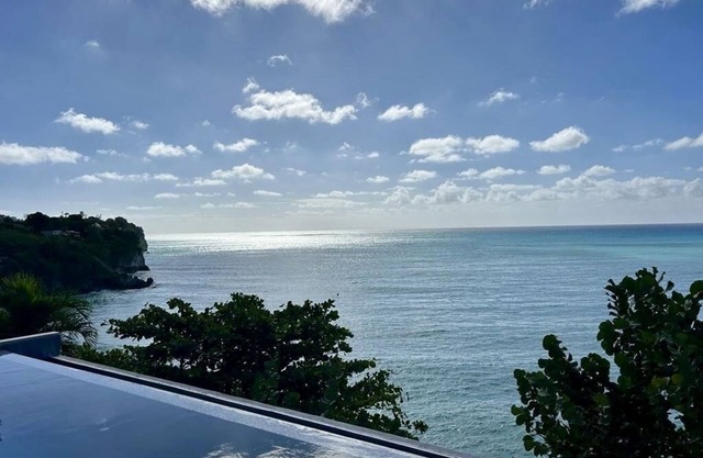 Villa Cachette Luxe Piscine à Débordement vue mer