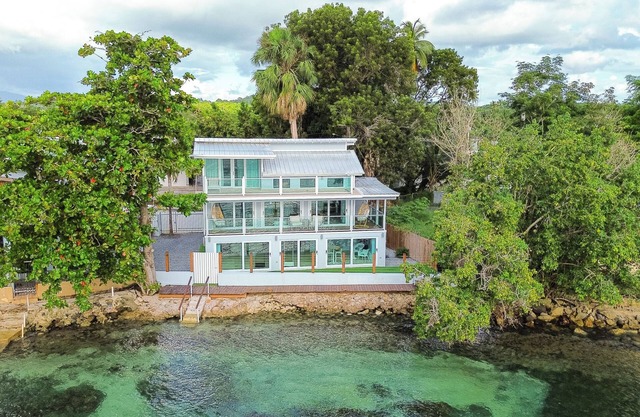 Villa Candela Oceanfront - Waterfront Retreat