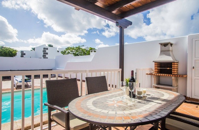 Villa Cara: Hermosa villa moderna con piscina cerrada climatizada y aire acondicionado.