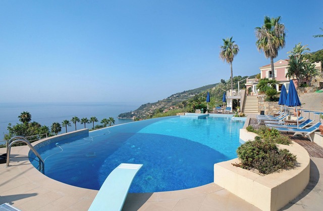 Villa 'Caroleo' con vistas al mar, piscina privada y Wi-Fi