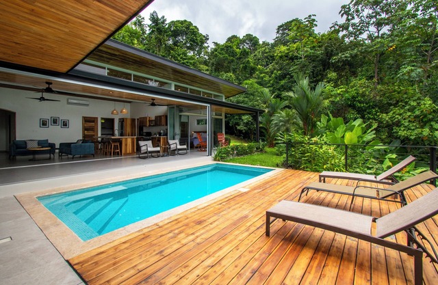 Villa Colibrí – Spacious 3BR Home Matapalo Bliss