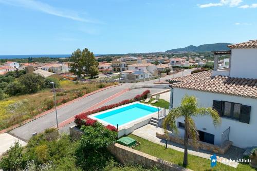 Villa con piscina by budoniaffiti