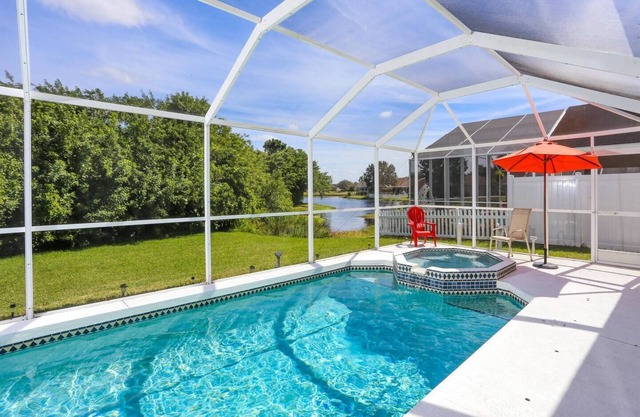 Moderna villa de 3 dormitorios piscina con vista al lago y spa