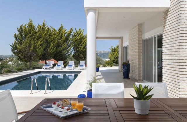 Villa Cornelia - Cuatro Habitaciones Villa, Capacidad 12