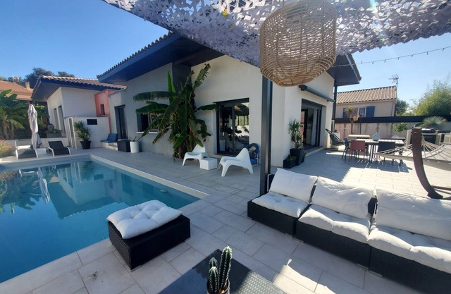 Villa Coutach Modern, spacious and ideal for families with swimming pool.