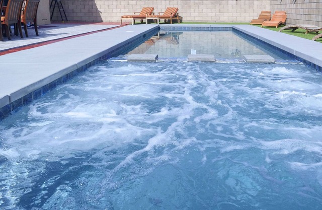 Al otro lado de la calle de lo común.