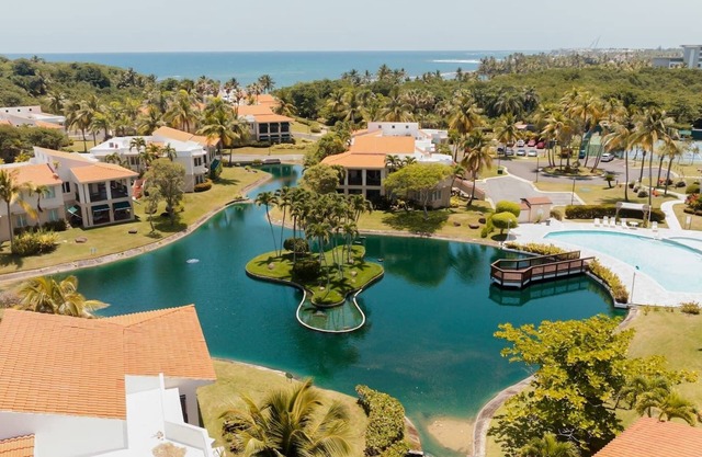 Villa Elina - Beach Front community with 3 pools!