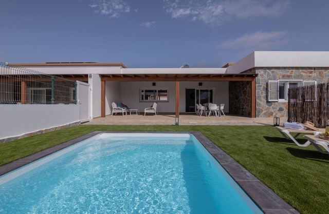 Villa moderna en zona rural para relajarse (Villa Erbania, Villaverde)