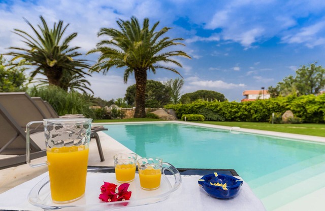 Villa Eva Baia Sardinia Maravilloso jardín con piscina privada