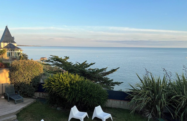 Villa facing the sea, exceptional view of the bay!