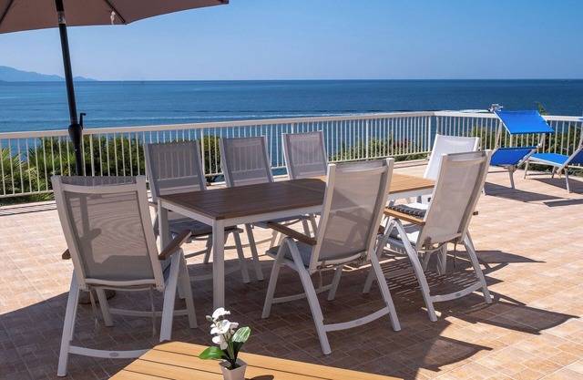 Impresionante Villa, 3 dormitorios, gran jardín, barbacoa.