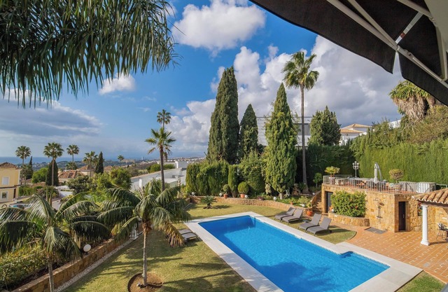 Villa 'Flores' con vistas al mar, Wi-Fi y aire acondicionado