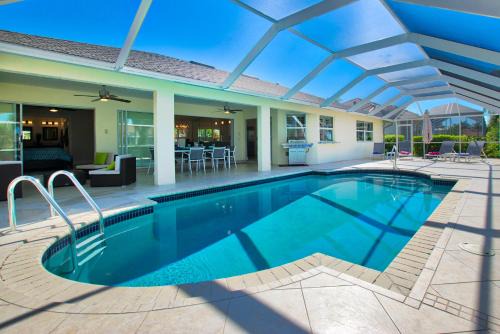 VILLA FOUR PALMS - 3 BEDS - 2 BATHS - 6 GUESTS - GULF ACCESS & POOL - INCL.10% OFF BOAT RENTAL