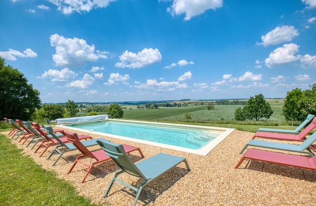 Villa Leynie – Retiro rural con piscina climatizada y vistas al Dordoña