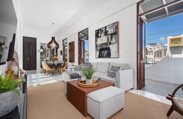 Villa Gaudi | Modern and Luminous 2 Bedroom Penthouse in the Heart of Historic O