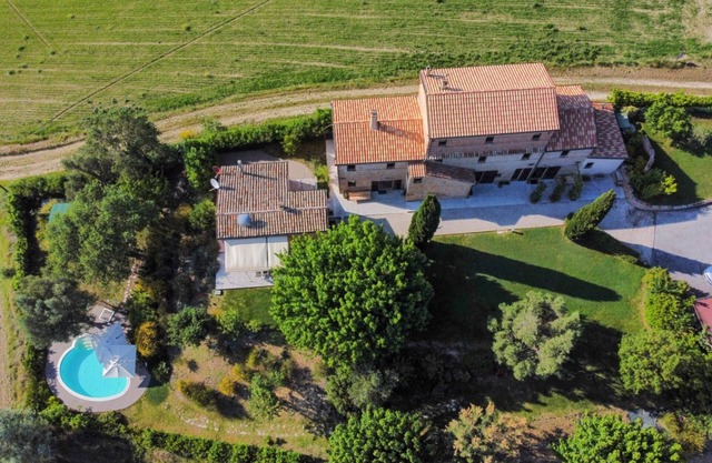 Villa Gelso: tu villa de lujo con piscina y sauna en la región de Las Marcas