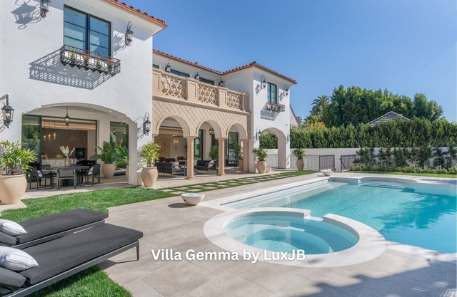 Villa Gemma by LuxJB 🏆 Beverly Hills Flats Mansion Steps from Rodeo Drive