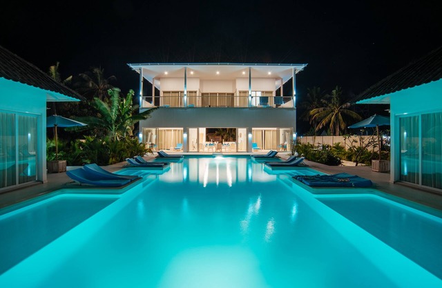 NUEVA VILLA: Villa 4 * pers -FRONT-mar 500m2-12-.-La Piscina 20x10- Gili Trawangan