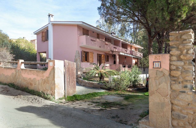 Villa Giulia, few steps from white sandy beach