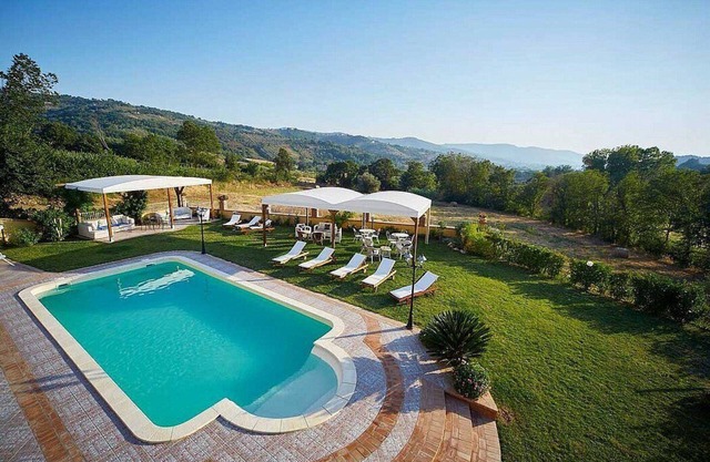 Villa Giuncalia B: A welcoming apartment surrounded by the greenery, with Free WI-FI.