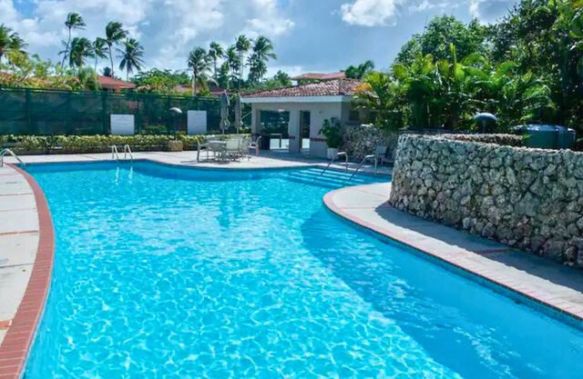 Villa Granada @Dorado Beach, pool nearby