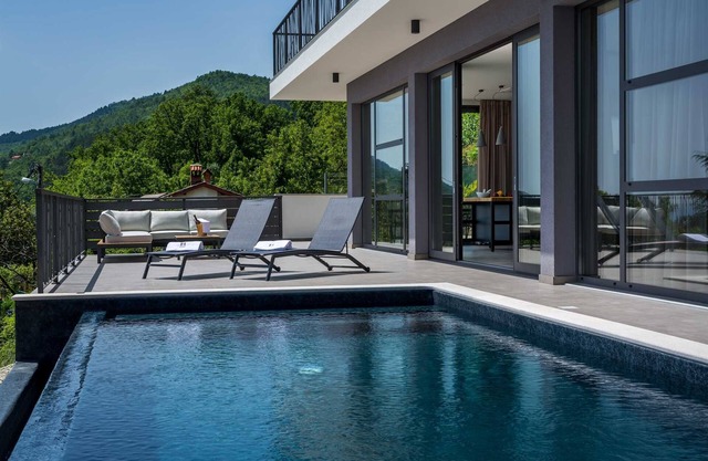 Villa Grand Vision - moderna villa de lujo con piscina privada, vistas al mar y 5 dormitorios