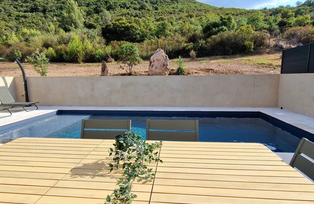 Villa, heated pool, air conditioning, wifi, river 1km, beach 6km, 4 bedrooms