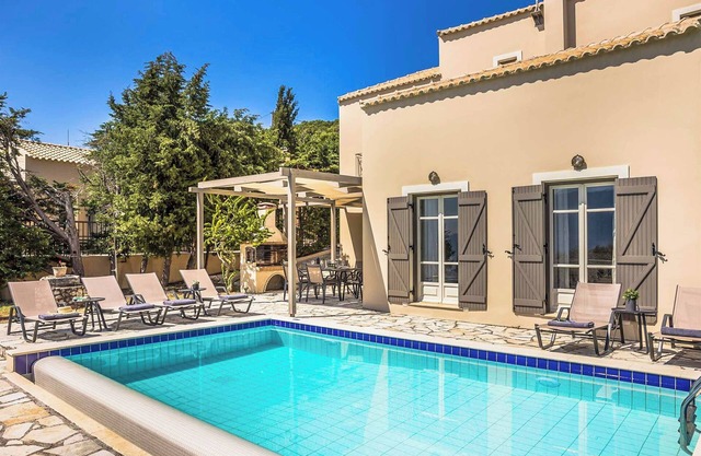 Villa Helios Evreti - Tres Habitaciones Villa, Capacidad 6