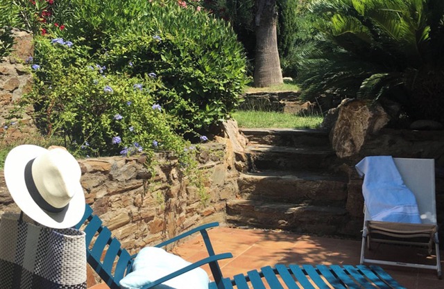 Villa en un jardín mediterráneo, a 250 m de la playa y de las tiendas.