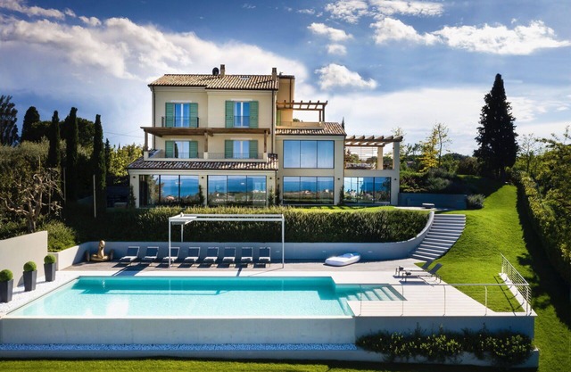Villa en Civitanova Alta con 6 habitaciones, capacidad 12
