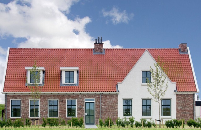 Casa de vacaciones con piscina privada y sauna.