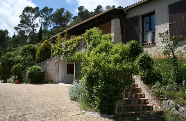 Villa en Provenza, Costa Azul con piscina privada y vistas impresionantes.