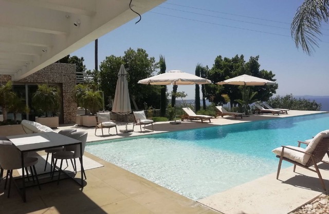 Villa en Patras con piscina cerca de playa
