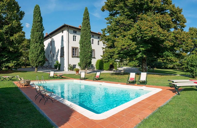 Villa en Segromigno In Monte con 8 habitaciones, capacidad 16