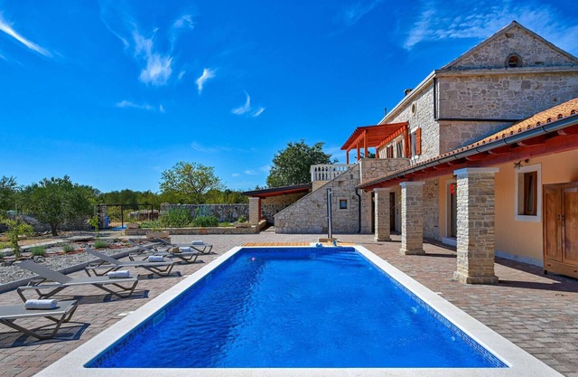 Villa Jacassa with heated pool and jacuzzi