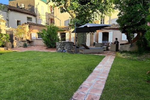 Villa jardin secret centre-ville d'Antibes