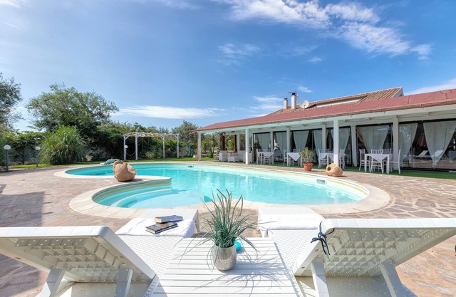 Villa 'La Casitta Di L' Abbiu' con piscina compartida, Wi-Fi y aire acondicionado