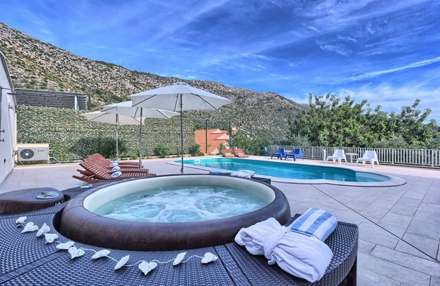 Villa La Mer - villa moderna cerca de Dubrovnik para doce huéspedes con piscina